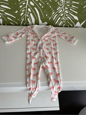 Primary White Footed One-Piece with Coral Animal Print🧡💗🦓